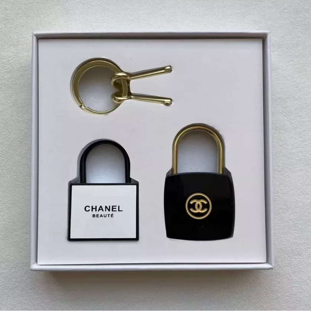 NIB CHANEL Lock & Key (LA Collection Novelty)